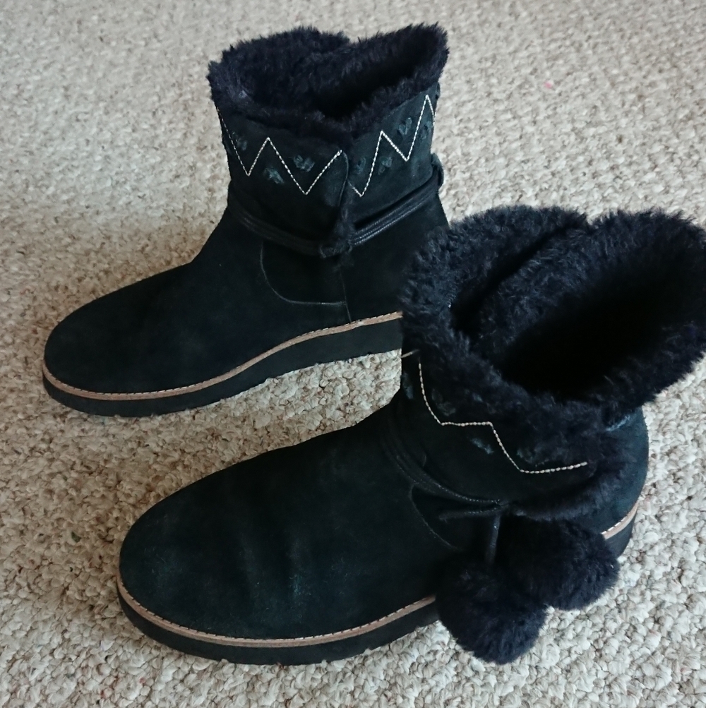 Jack Rogers Vera Suede Pom Pom Boots in black size 7